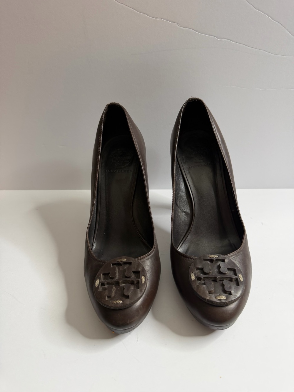 Tory Burch Dark Brown Leather Logo-Embellished Pumps